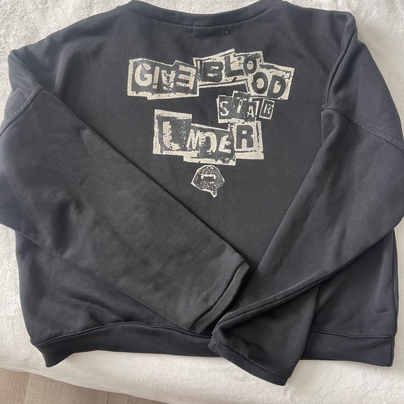 Cheetah Lips Crew Neck - Picture 2 of 3